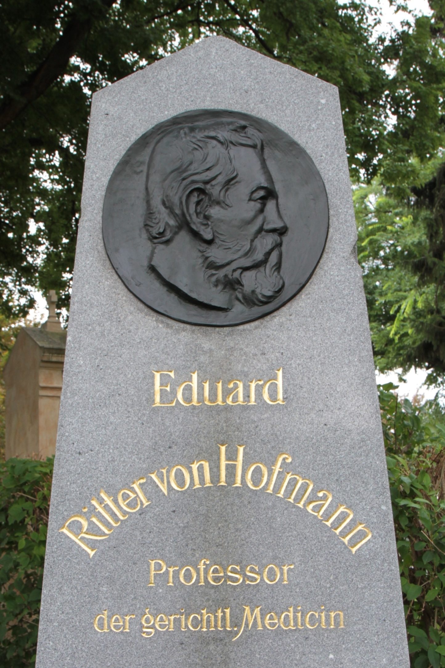 Eduard von Hofmann's tomb, Vienna - 03.JPG